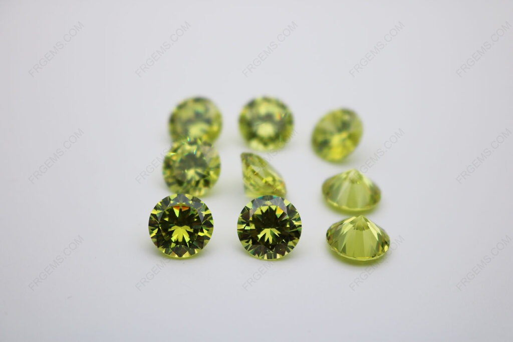 Cubic_Zirconia_Apple_green_greenish_Round_Diamond_faceted_cut_10mm_stones_IMG_0217