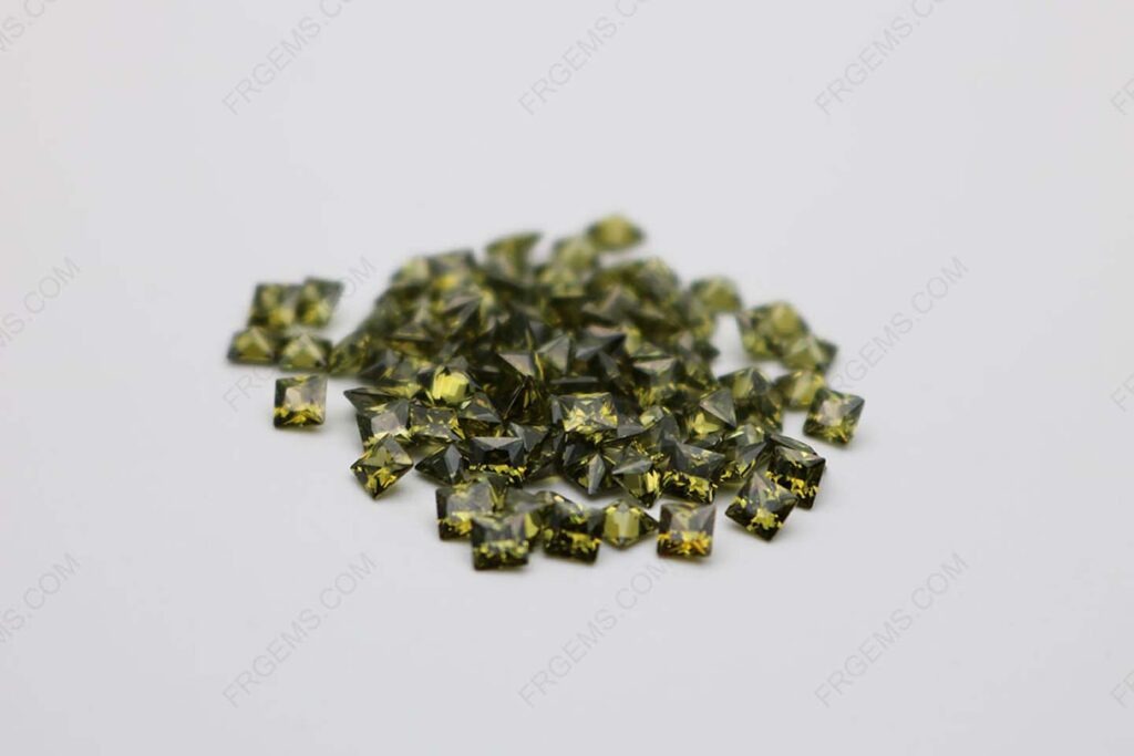 Cubic_Zirconia_Peridot_Square_Shape_Princess_cut_4x4mm_stones_IMG_0321