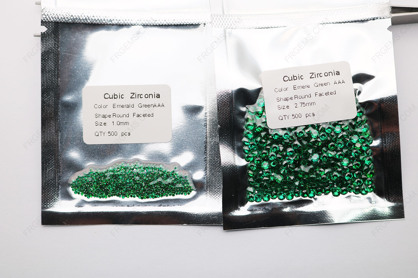 Cubic zirconia Green 2.75mm Round stones VS 1.00mm Round stones CZ35 IMG_3811