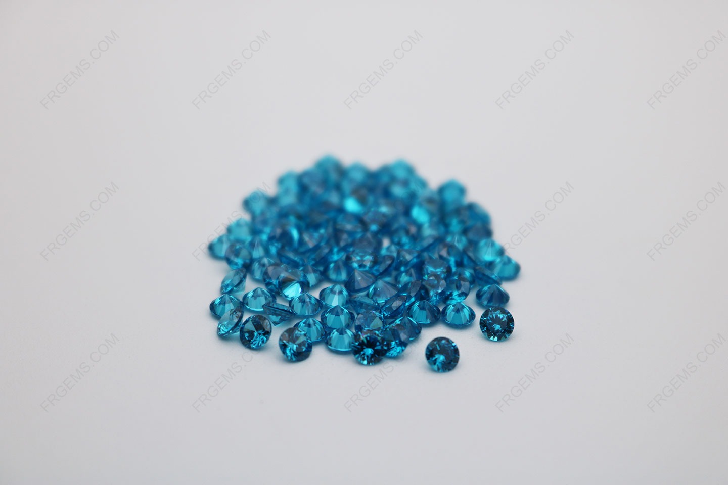 Cubic_Zirconia_Aquamarine_Dark_Shade_Round_Diamond_Cut_5mm_stones_IMG_0363