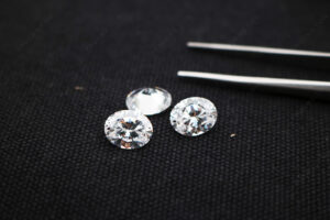 Cubic-Zirconia-White-Color-5A-Best-Quality-Oval-Shape-faceted-gemstones-with-drilled-holes-Wholesale-China-IMG_4975