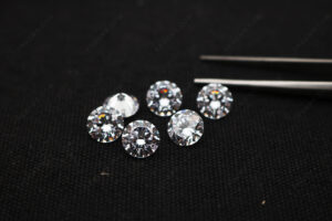 Cubic-Zirconia-White-Color-5A-Best-Quality-Round-faceted-stones-with-drilled-holes-wholesale-China_IMG_4961