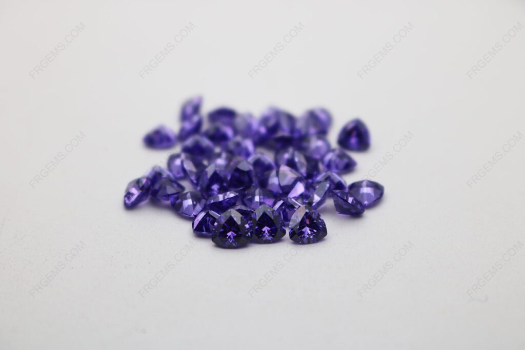 Cubic_Zirconia_Violet_Trillion_Shape_Diamond_faceted_cut_5x5mm_stones_IMG_4908