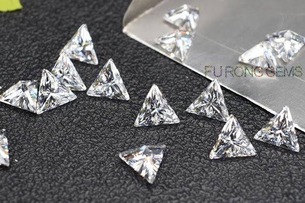 Triangle-Shape-Cubic-Zirconia-White-colorless-Gemstones
