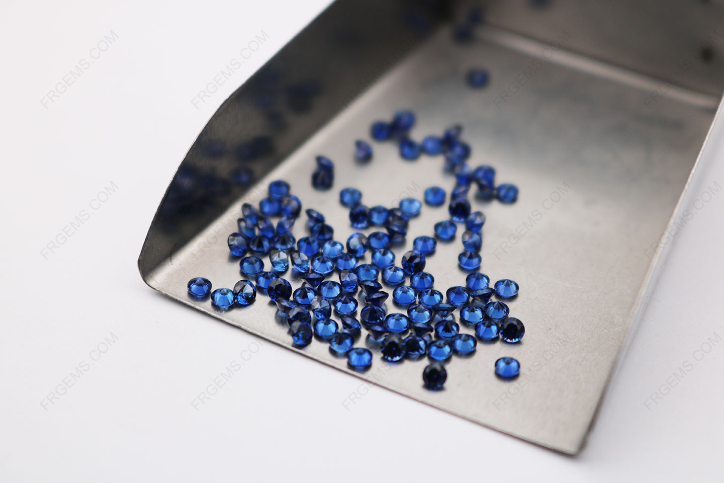 Corundum-Blue-Sapphire-33-Round-Shape-Faceted-Cut-2mm-stones-IMG_2942.jpg