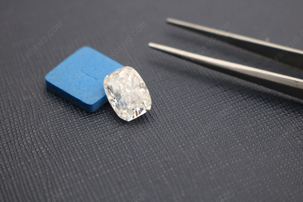 Elongated-Cushion-Crushed-ice-cut-Moissanite-D-White-Color-VVS-Gemstones-Supplier-China-IMG_5180