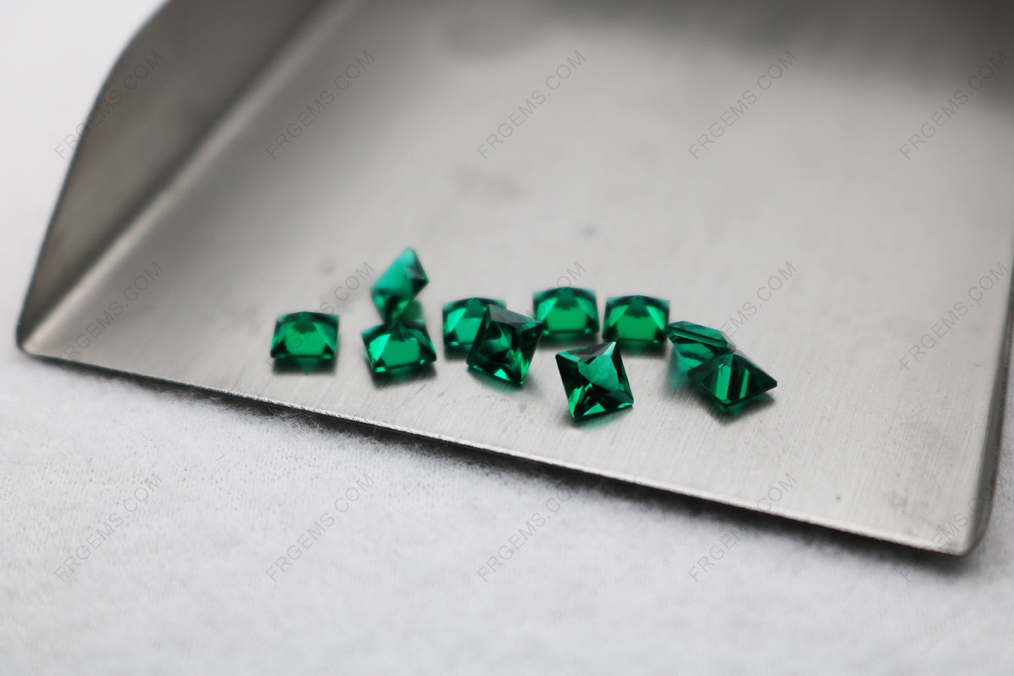 Lab Grown Hydrothermal Emerald Zambia Green Square Princess cut 4x4mm faceted gemstones