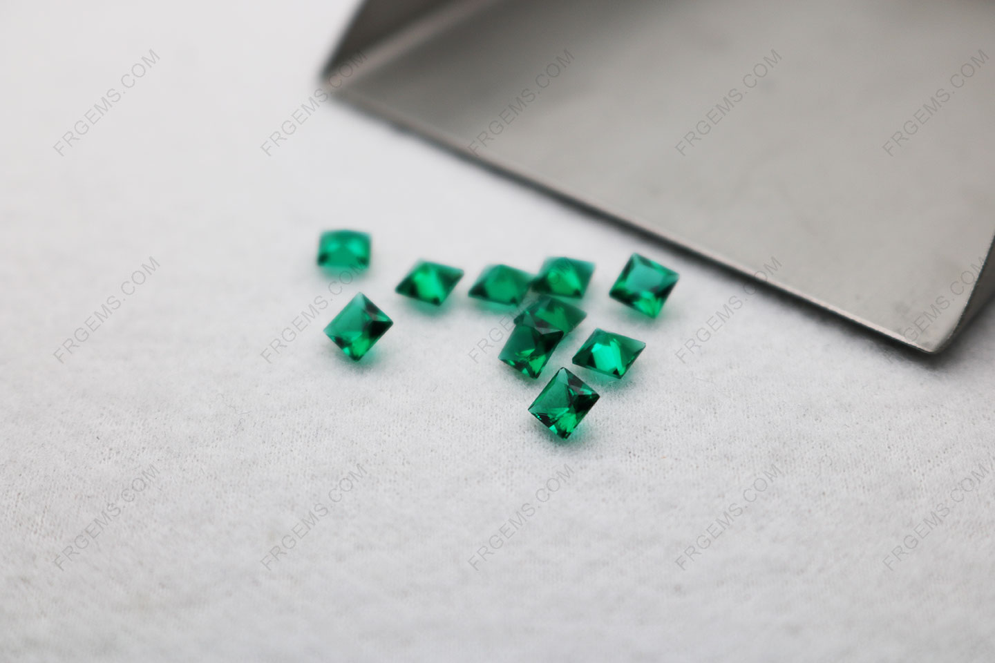 Lab Grown Hydrothermal Emerald Zambia Green Square Princess cut 4x4mm faceted gemstones