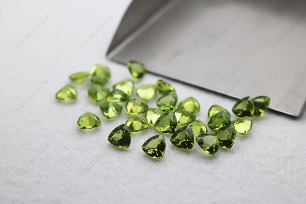 Natural-genuine-Peridot-Color-Trillion-faceted-6x6mm-Gemstones-Supplier-China-IMG_5122