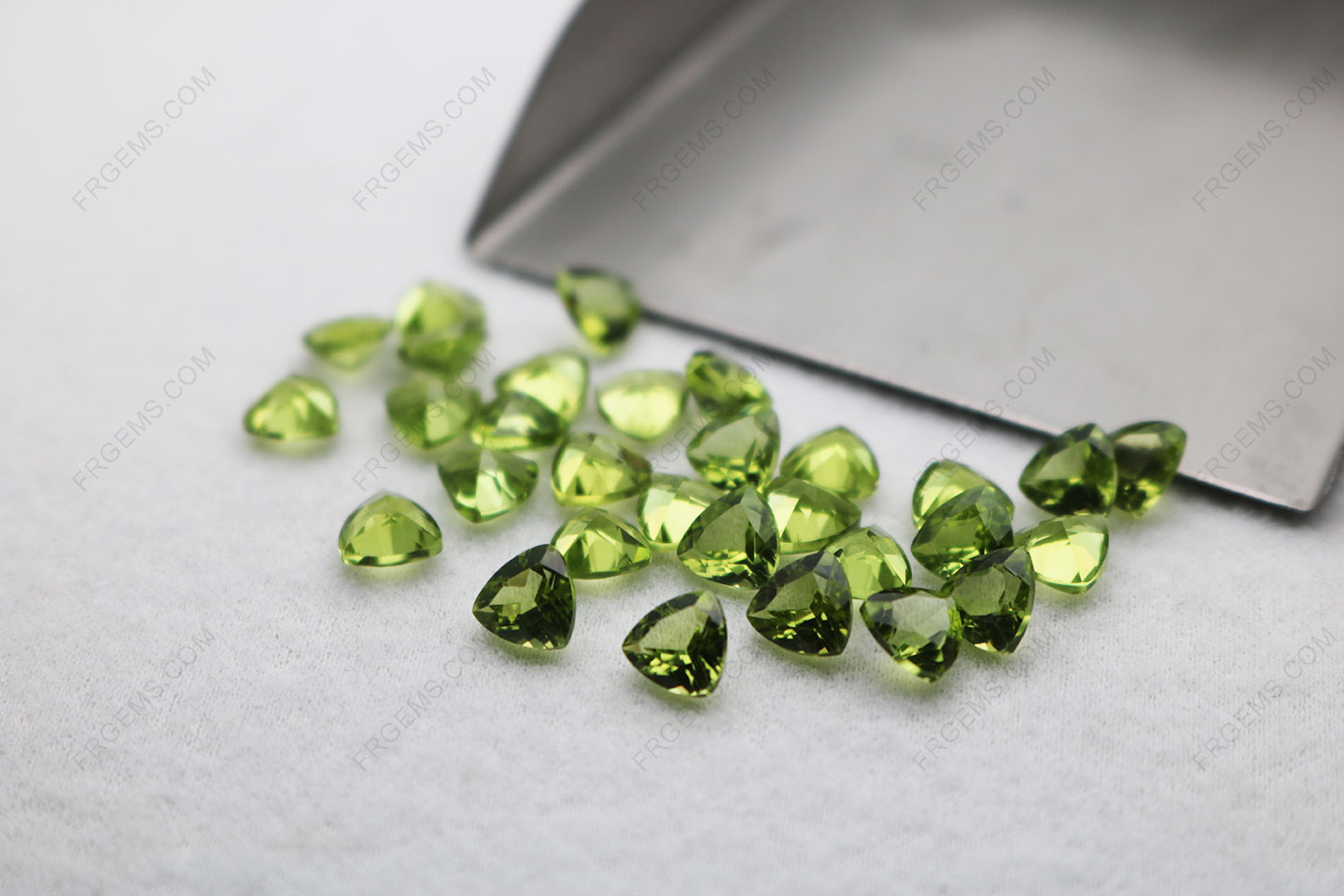 Natural genuine Peridot Color Trillion faceted 6x6mm Gemstones wholesale from China Supplier