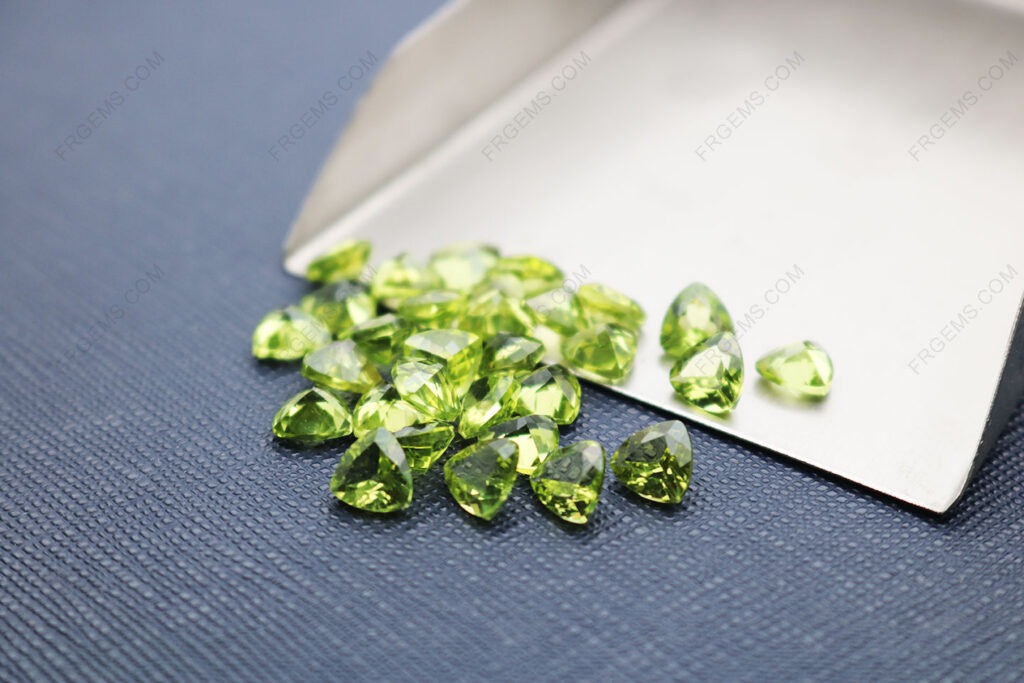 Natural-genuine-Peridot-Color-Trillion-faceted-6x6mm-Gemstones-wholesale-China-IMG_5121
