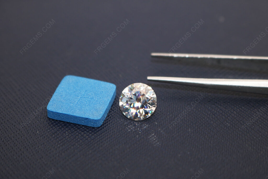 Round-shape-Old-mine-cut-Moissanite-D-White-VVS-gemstone-supplier-China-IMG_5187