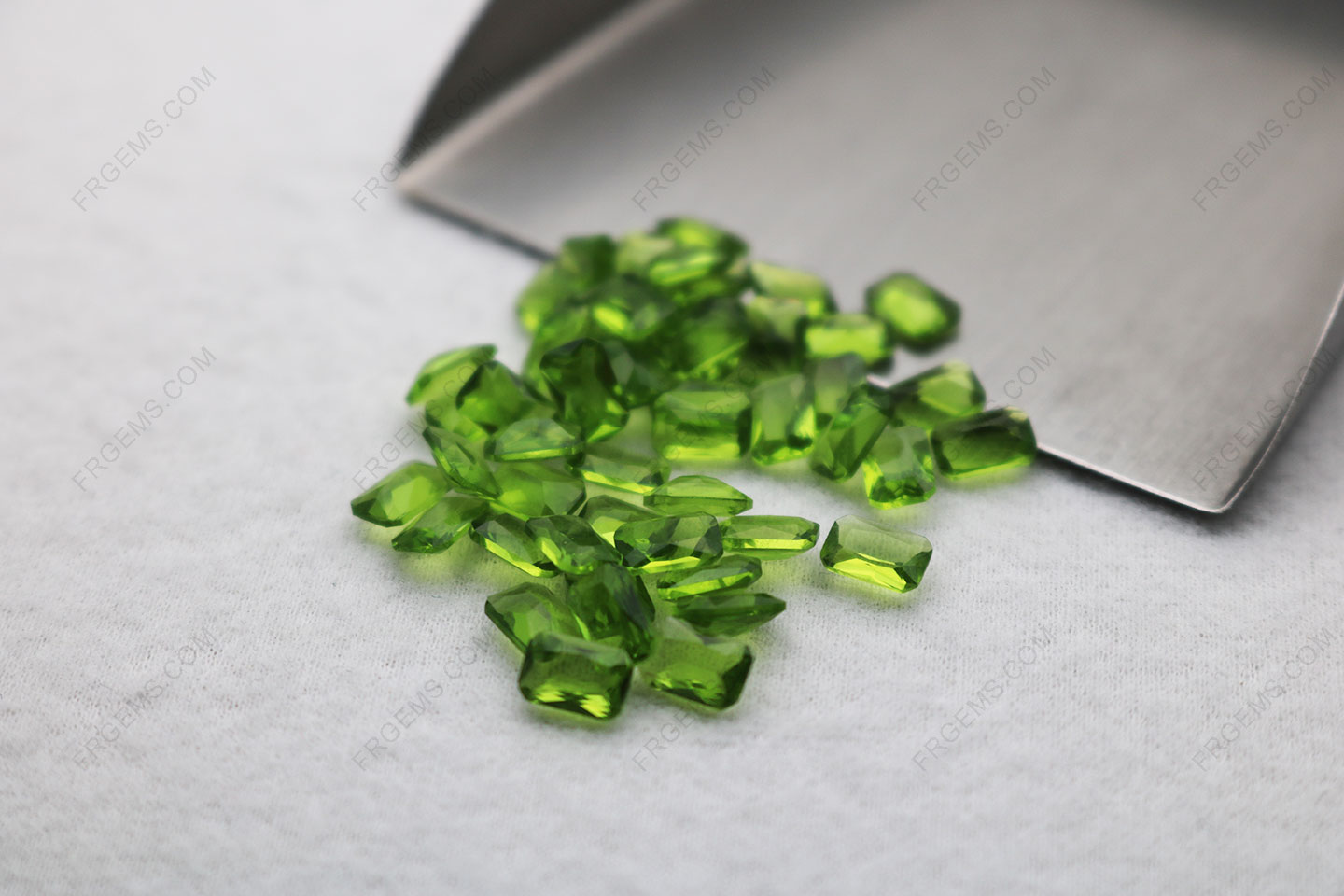 Bulk wholesale Glass Peridot Color BG128# Octagon Shape princess cut 6x4mm Loose gemstones