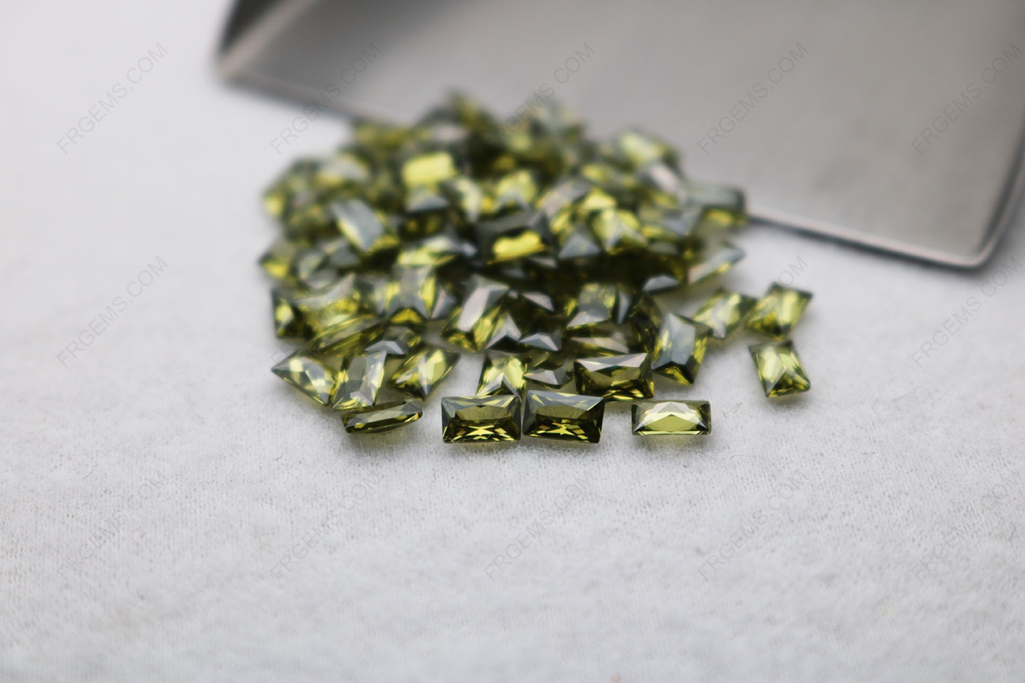 Rectangle shape faceted princess cut birthstone loose Cubic Zirconia Peridot color gemstones IMG_5247