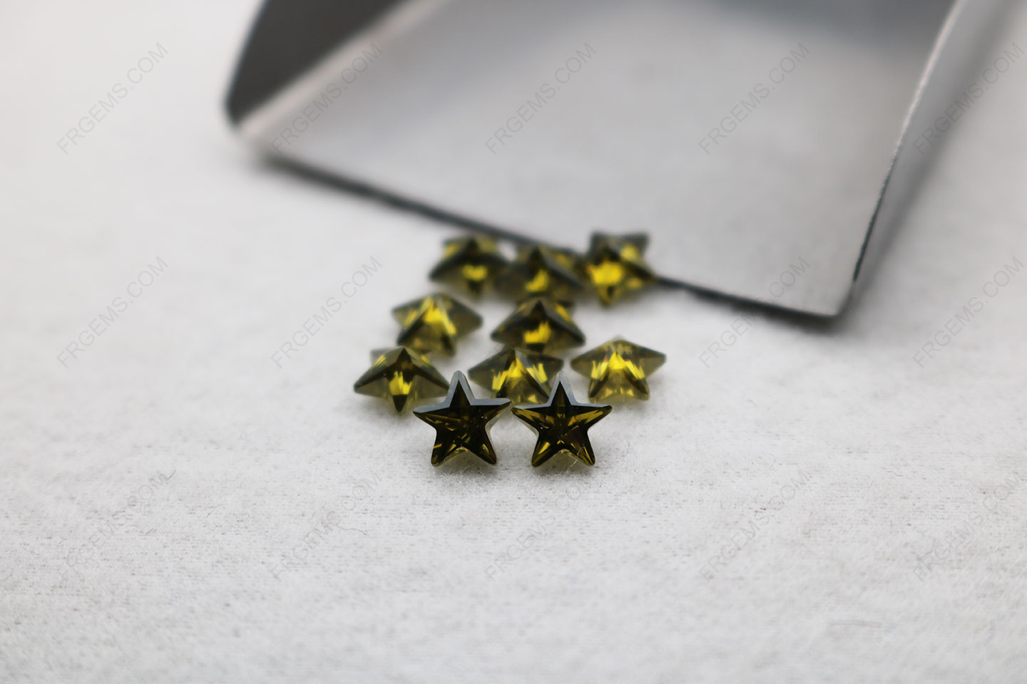 Cubic Zirconia Peridot Dark shade Five Piont Star Cut 6x6mm gemstones CZ28 IMG_5454