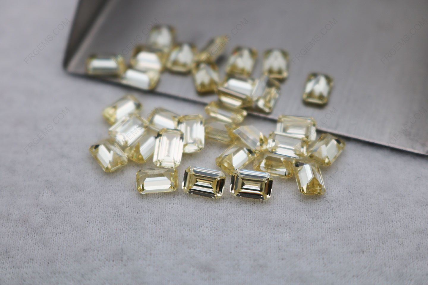 Loose CZ Cubic Zirconia Canary Yellow Color Octagon Shape Emerald Cut 6x4mm gemstones CZ06 IMG_5693