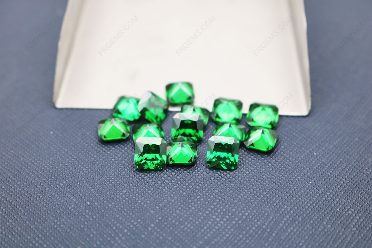 Cubic Zirconia Green Color Square Shape Radiant Cut 7x7mm gemstones CZ35 IMG_5713