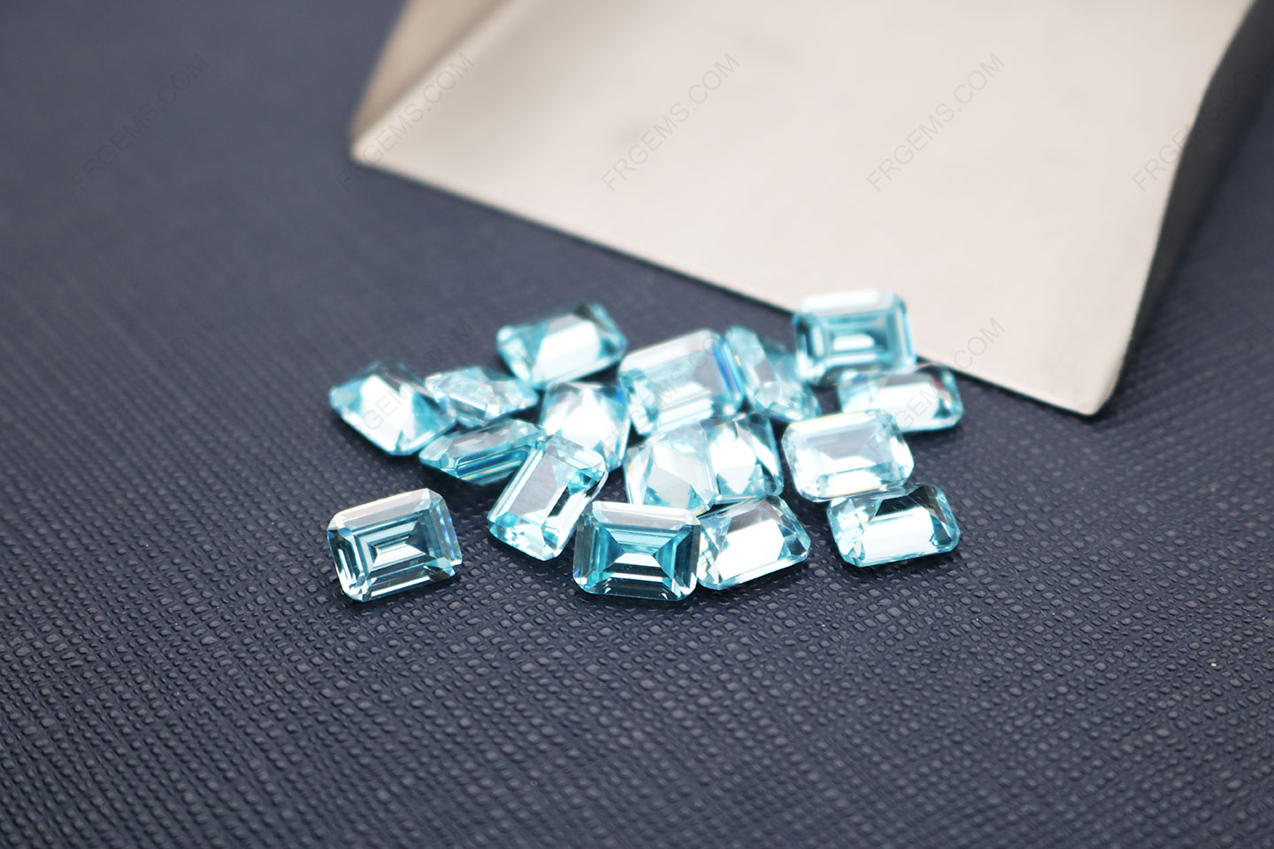 Cubic Zirconia Light Aquamarine Blue Color Octagon Shape Emerald Cut 8x6mm gemstones CZ37 IMG_5762