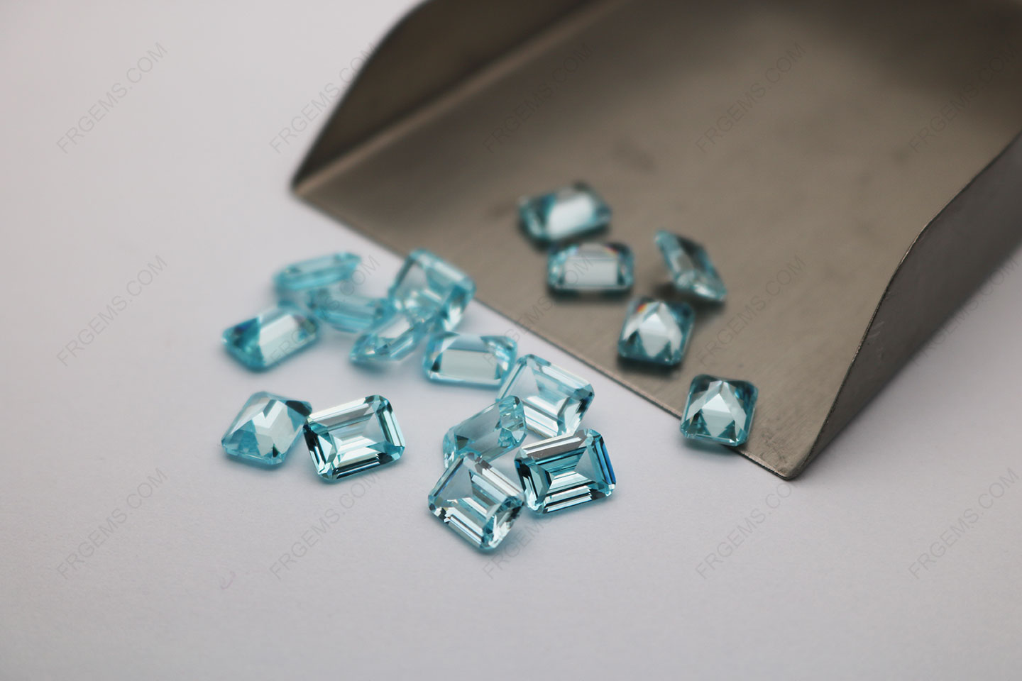 Cubic Zirconia Light Aquamarine Blue Color Octagon Shape Emerald Cut 8x6mm gemstones CZ37 IMG_5762