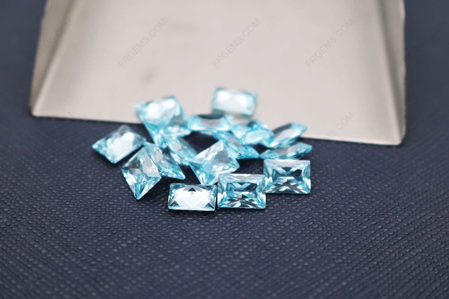 Cubic Zirconia Light Aquamarine Color Rectangle Shape Princess Cut 7x5mm gemstones CZ37 IMG_5737