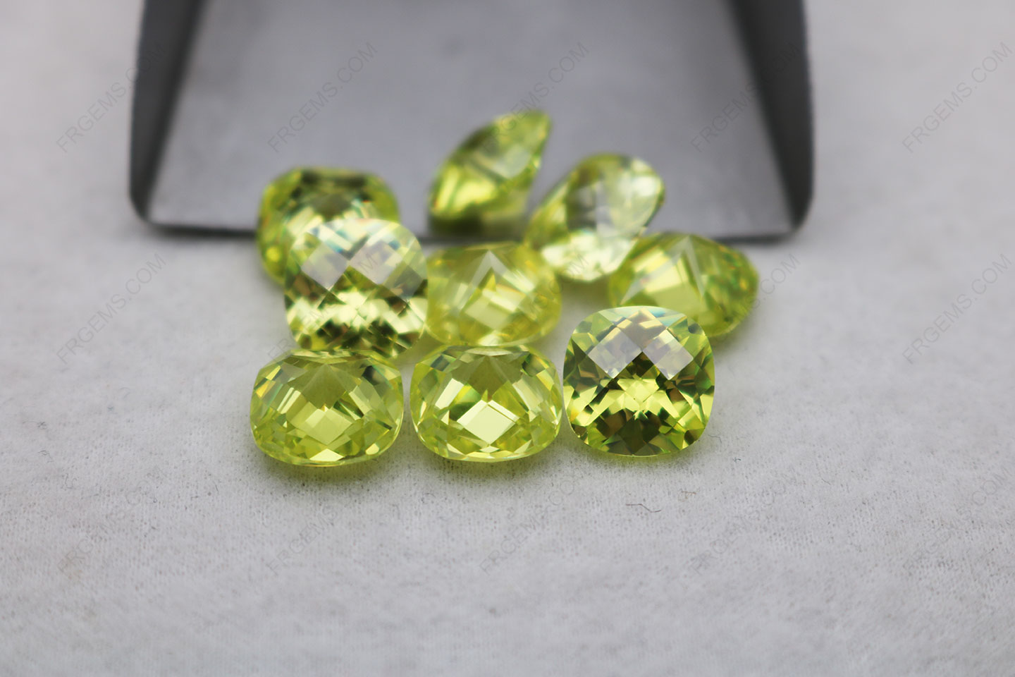 Cubic Zirconia Apple Green Color Cushion Shape Checkerboard Top with faceted culet 10x10mm gemstones CZ41 IMG_5823
