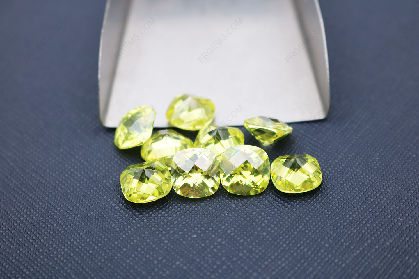 Cubic Zirconia Apple Green Color Cushion Shape Checkerboard Top with faceted culet 10x10mm gemstones CZ41 IMG_5823