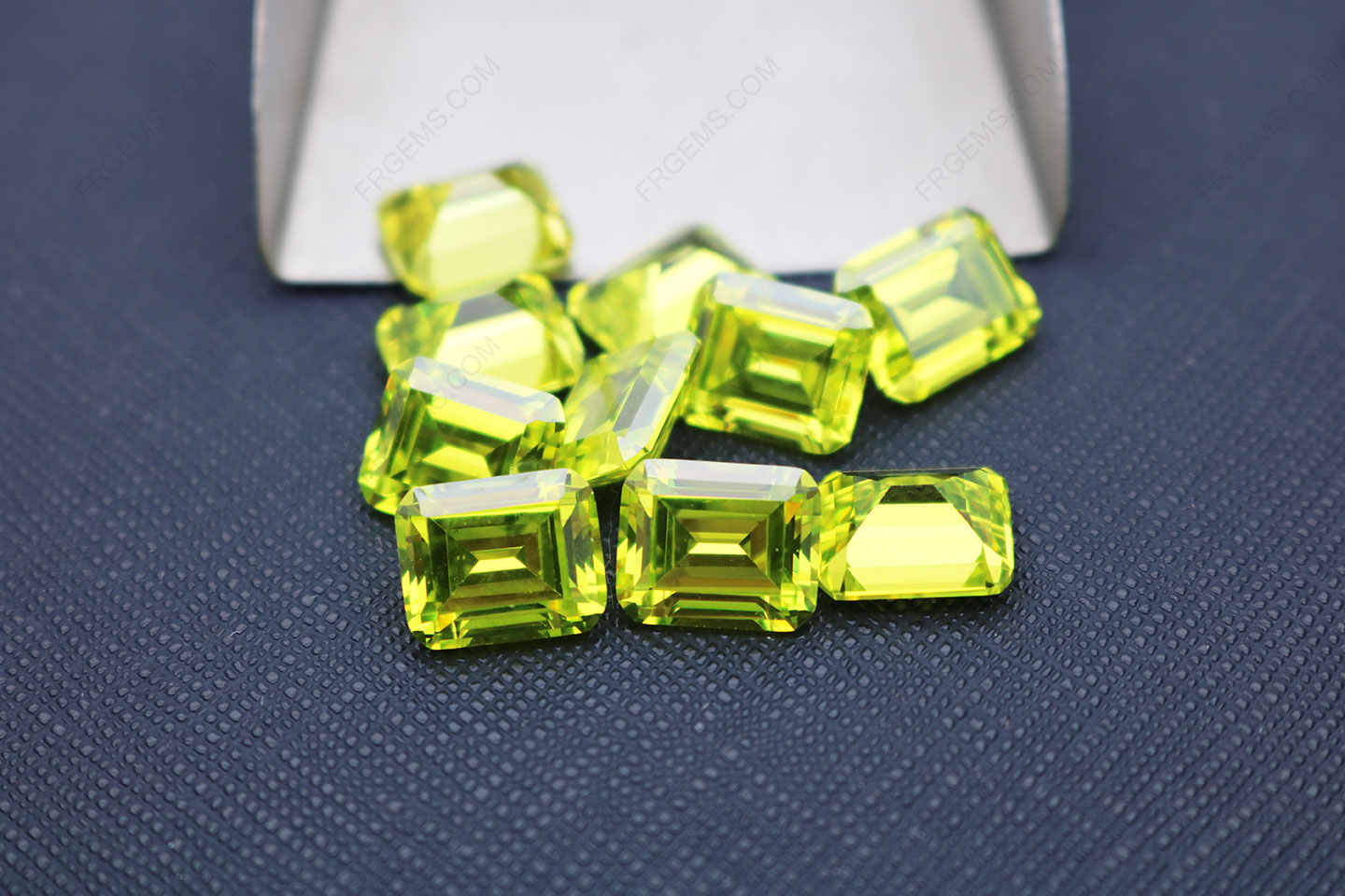 Loose Cubic Zirconia Apple Green Color Emerald Cut 11x9mm gemstones wholesale