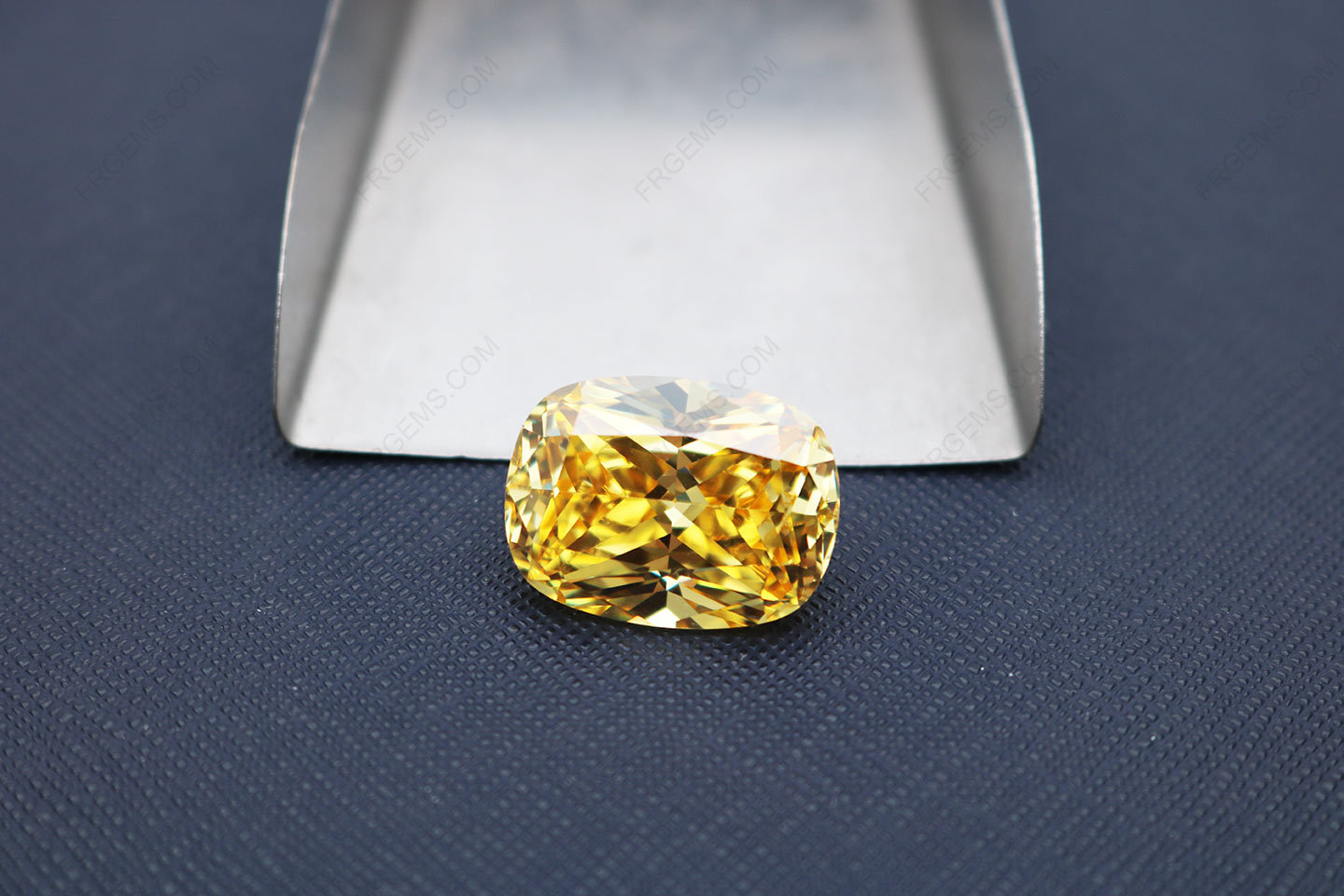 AAAAA 5A best top quality Canary Yellow Color Cubic Zirconia Elongated Cushion Shape Faceted Cut 15x20mm gemstones
