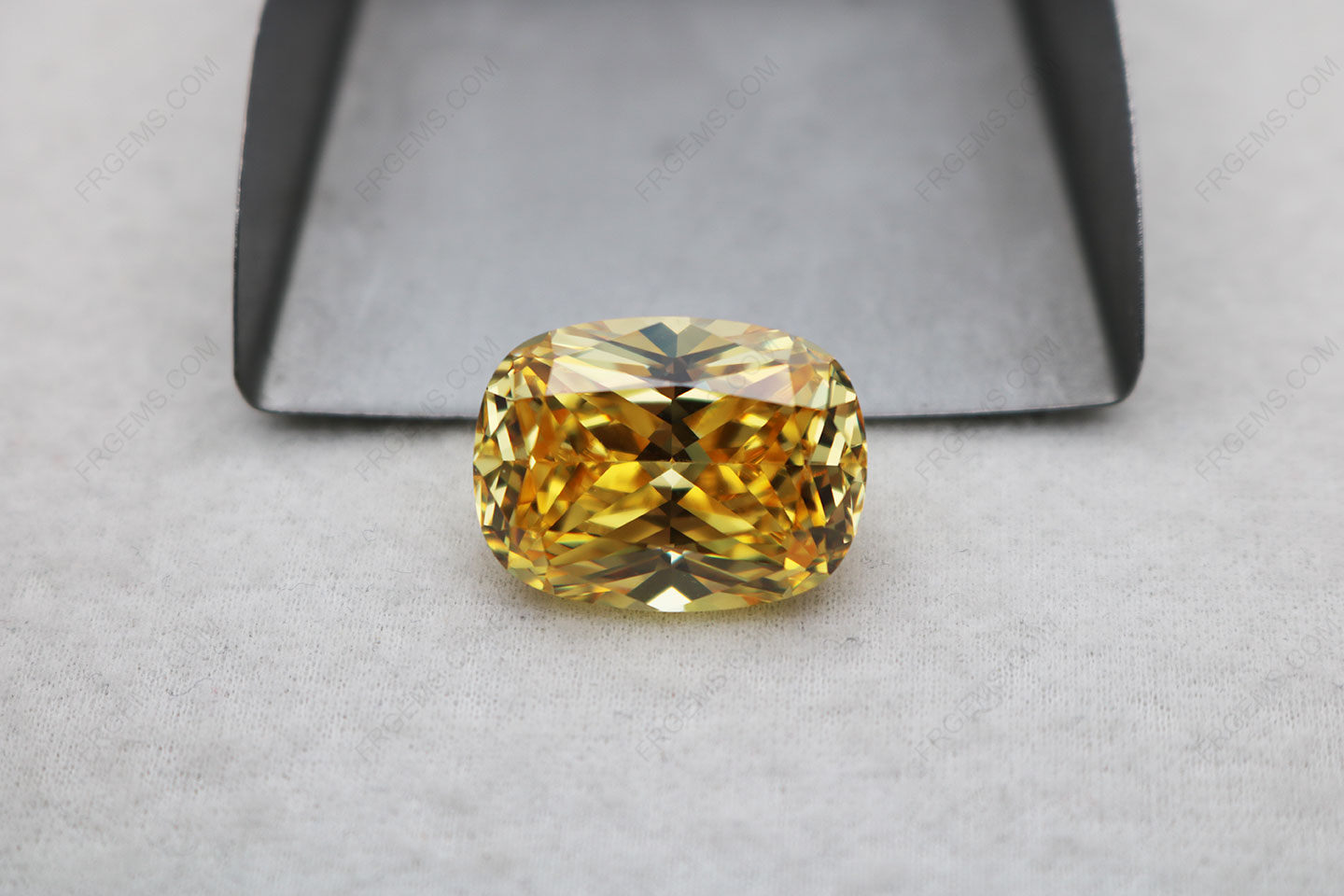 AAAAA 5A best top quality Canary Yellow Color Cubic Zirconia Elongated Cushion Shape Faceted Cut 15x20mm gemstones