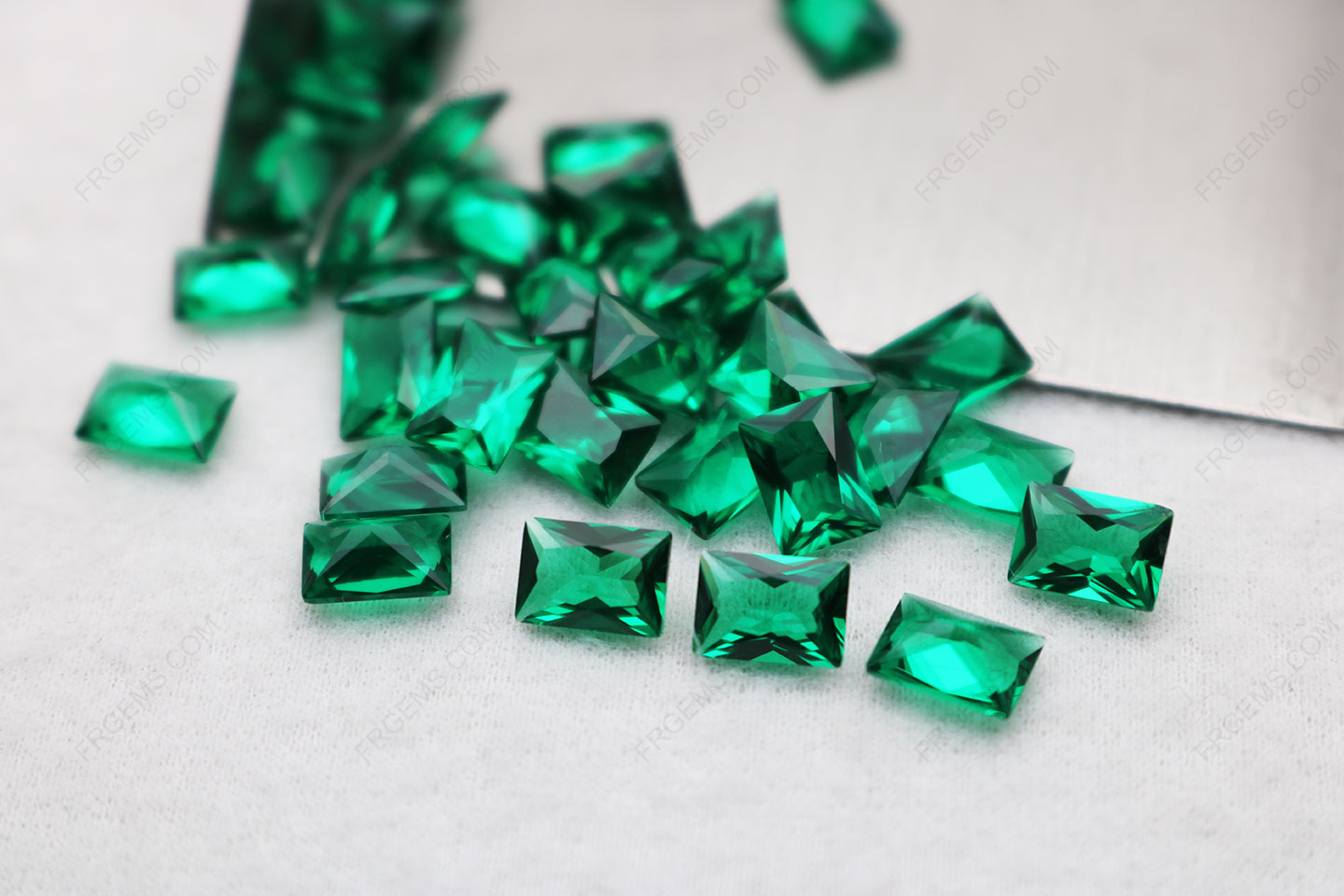 Nano Emerald Green #111 Color Rectangle Shape Princess Cut 7x5mm gemstones IMG_5695