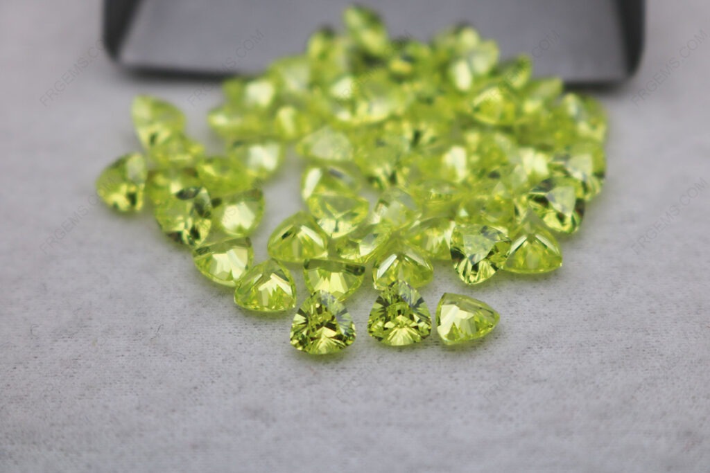 Cubic-Zirconia-Apple-Green-Color-Trillion-Shape-Faceted-Cut-5x5mm-gemstones-CZ41-IMG_6140