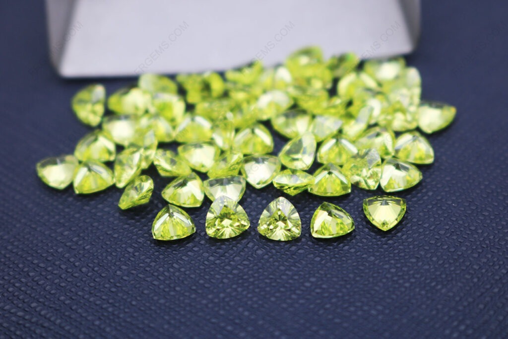 Cubic-Zirconia-Apple-Green-Color-Trillion-Shape-Faceted-Cut-5x5mm-gemstones-CZ41-IMG_6142