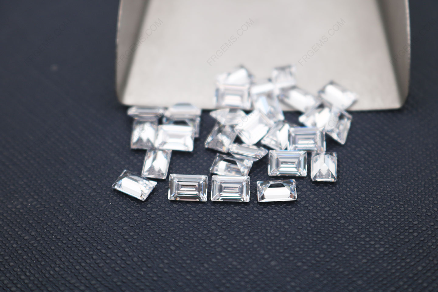 Wholesale Baguette Cut Loose Cubic Zirconia White Color Rectangle Shape 4x6mm gemstones