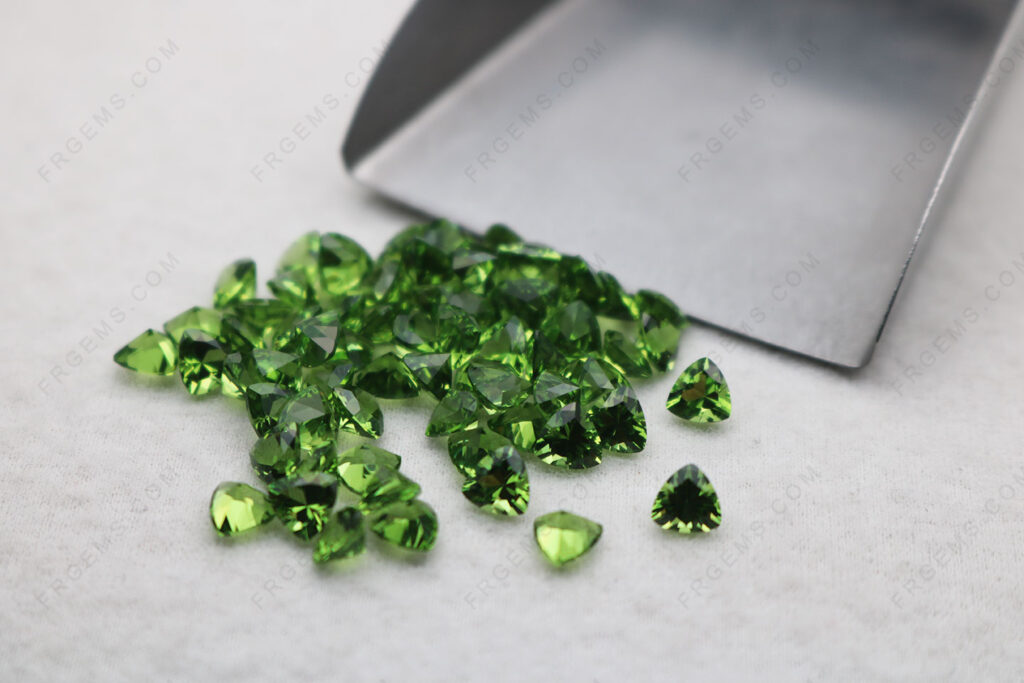 Peridot-color-Loose-Nano-Crystal-trillion-faceted-Gemstones-Suppliers-IMG_6297
