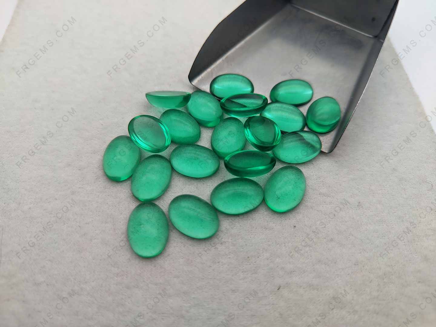 wholesale Glass Emerald Green blueish Color Oval Shape Cabochon Loose Gemstones