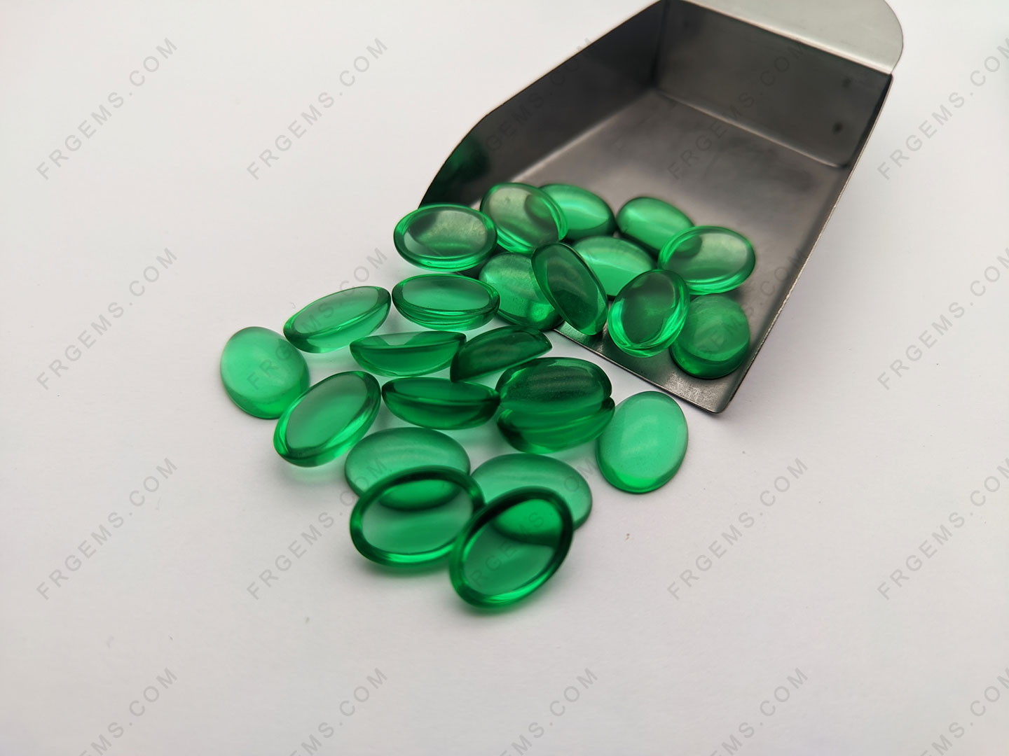 China Glass Emerald Green Color Oval Shape Cabochon Loose Gemstones wholesale
