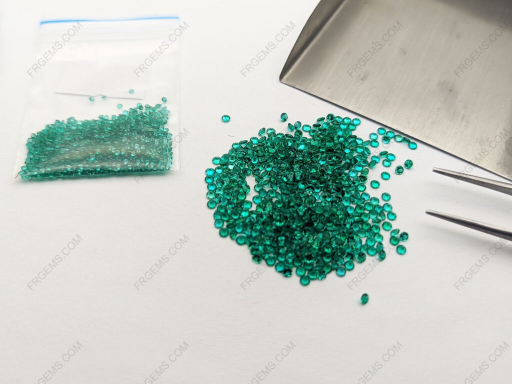 Lab-Grown-emerald-green-zambia-green-color-round-shape-melee-small-sizes-faceted-gemstones-suppliers