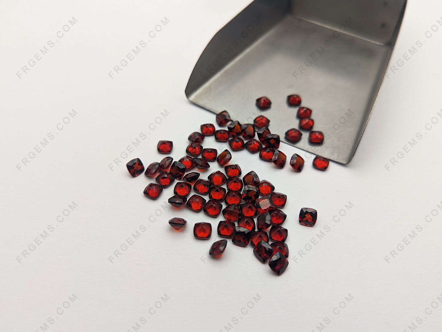 Natural China Garnet Red Cushion Shape faceted 4x4mm loose gemstones bulk wholesale