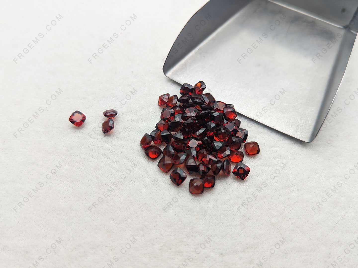 Natural China Garnet Red Cushion Shape faceted 4x4mm loose gemstones bulk wholesale