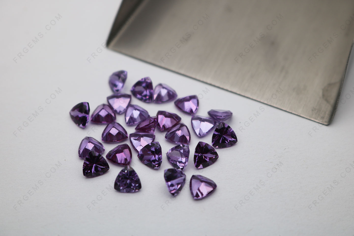 Trillion shape faceted cut Loose Synthetic Alexandrite color Change Corundum 46# 6x6mm gemstones