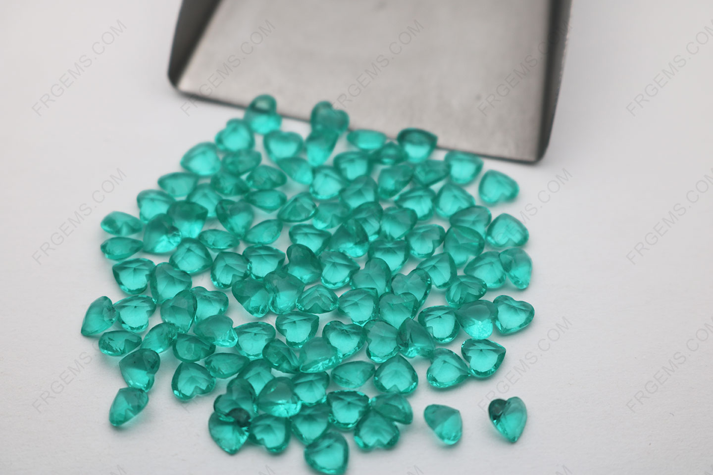 Glass Blue Green PARAIBA T08# Heart shape Faceted cut 5x5mm Loose gemstones Suppliers