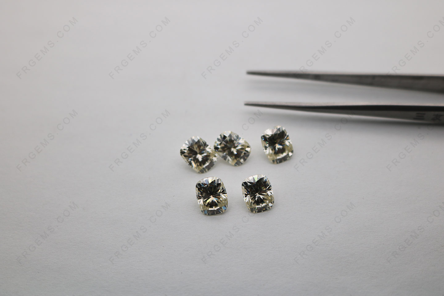 Loose Moissanite Yellow color Elongated cushion faceted Brilliant cut 9x7mm gemstones wholesale