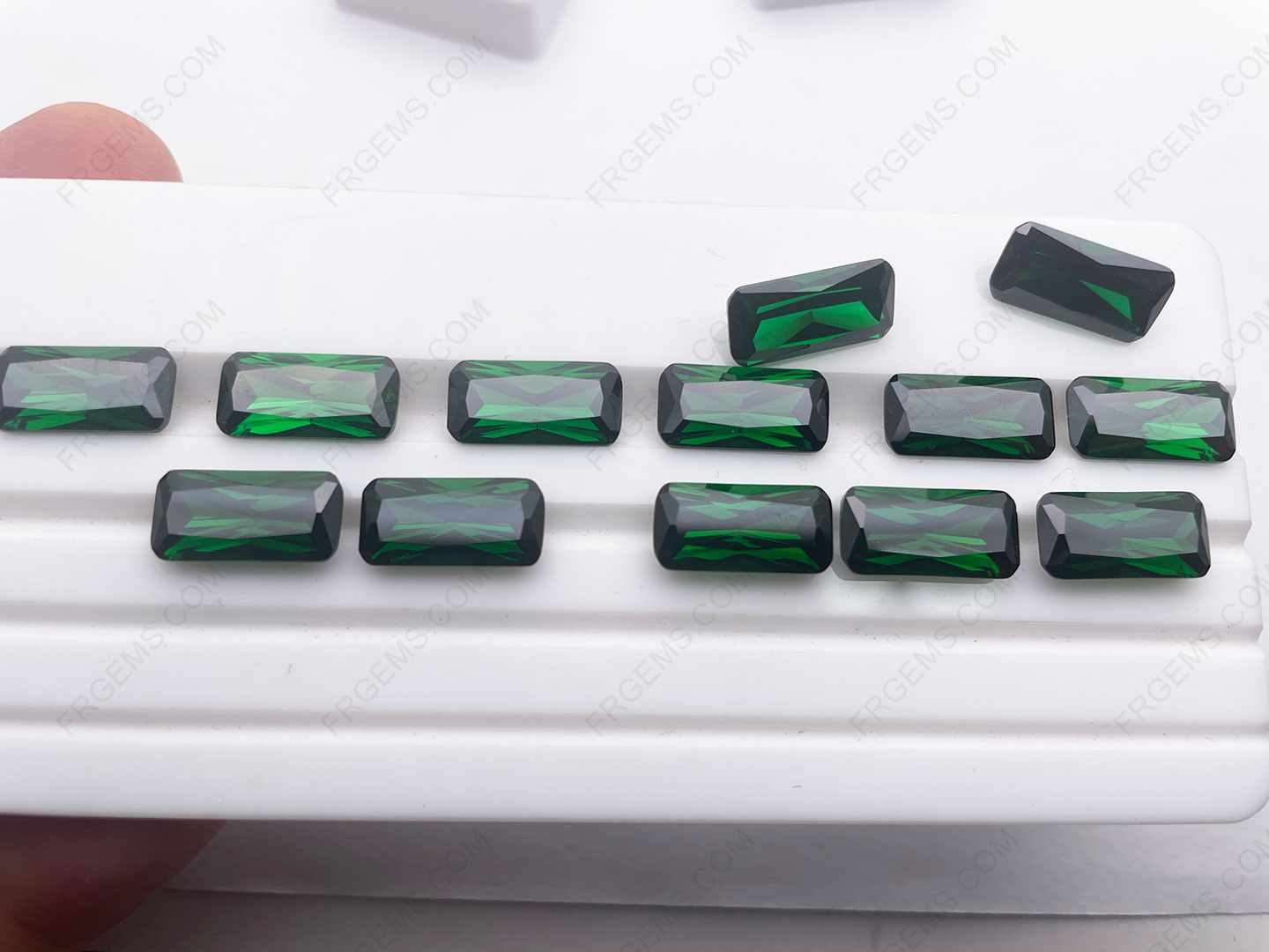 Emerald Green Dark Color Cubic Zirconia Octagon Radiant Cut 14x7mm gemstones Wholesale