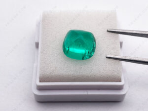 Lab-Grown-Emerald-Green-Colombia-Green-Color-Sugar-loaf-Shape-10x10mm-with-Inclusions-gemstones-Manufacturer-IMG_1962