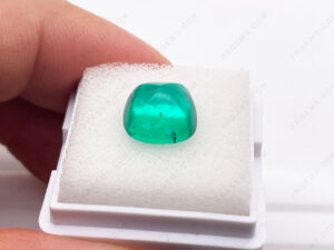 Lab-Grown-Emerald-Green-Colombia-Green-Sugar-loaf-Shape-10x10mm-with-Inclusions-gemstones-Suppliers-IMG_1961