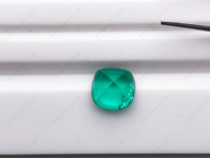 Sugar-loaf-Shape-Lab-Grown-Emerald-Green-Colombia-Green-Color-with-Inclusions-gemstones-China-factory-IMG_1963