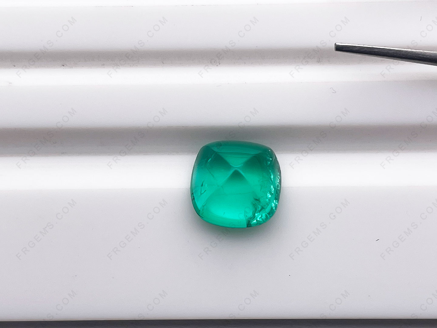 Sugar loaf Cabochon Lab Grown Emerald Colombia Green Color 10x10mm Gemstones bulk wholesale