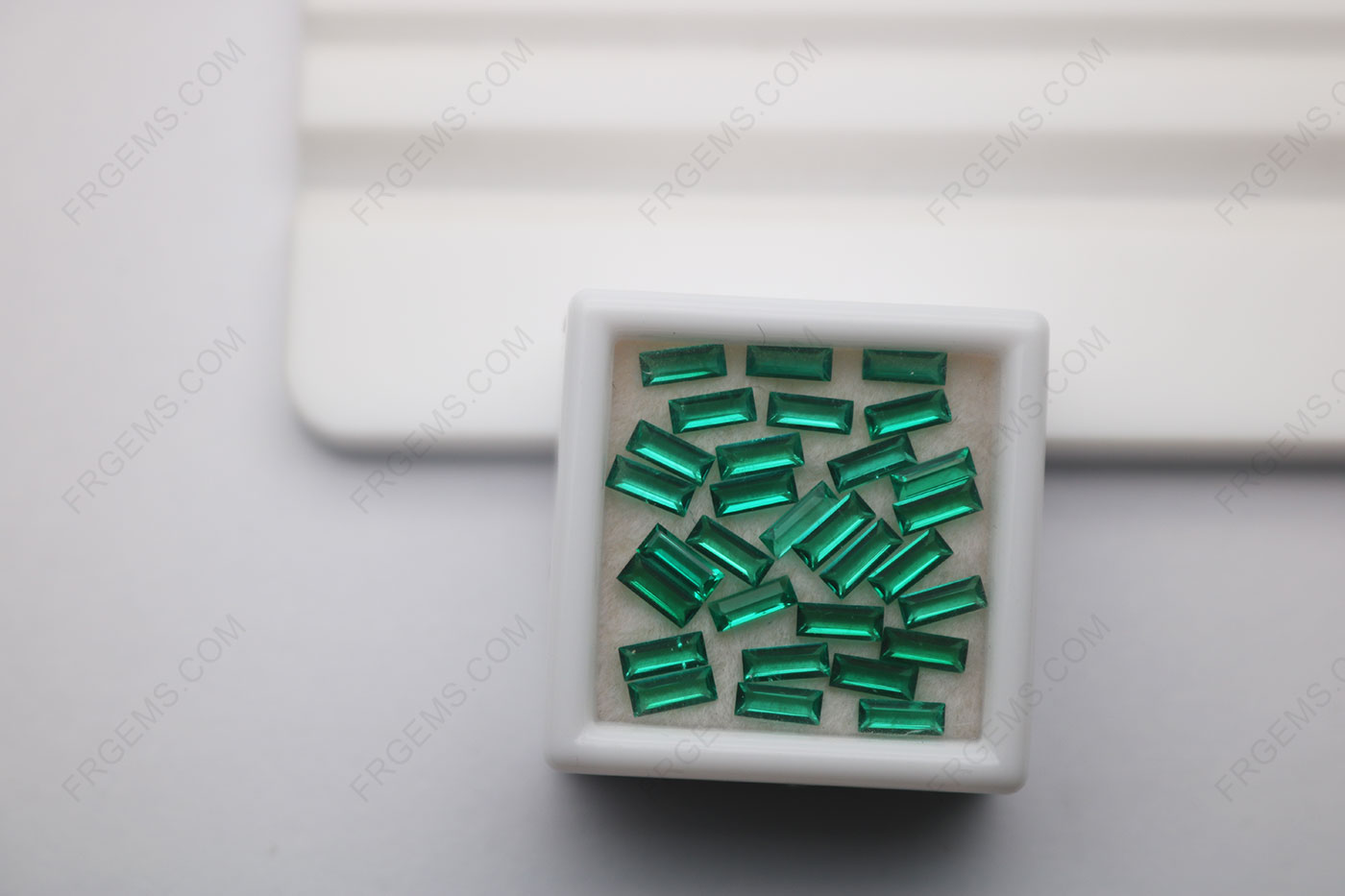 Lab Grown Emerald Green Colombia Green Color baguette 5x2mm Loose gemstones bulk wholesale