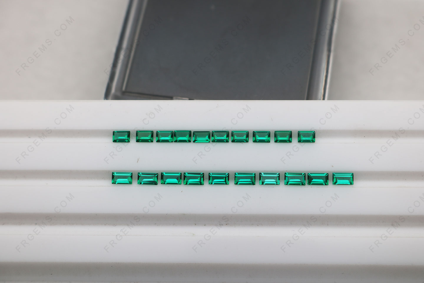 Lab Grown Emerald Green Zambian Green Color baguette 3x2mm 3.5x2mm Loose gemstones bulk wholesale