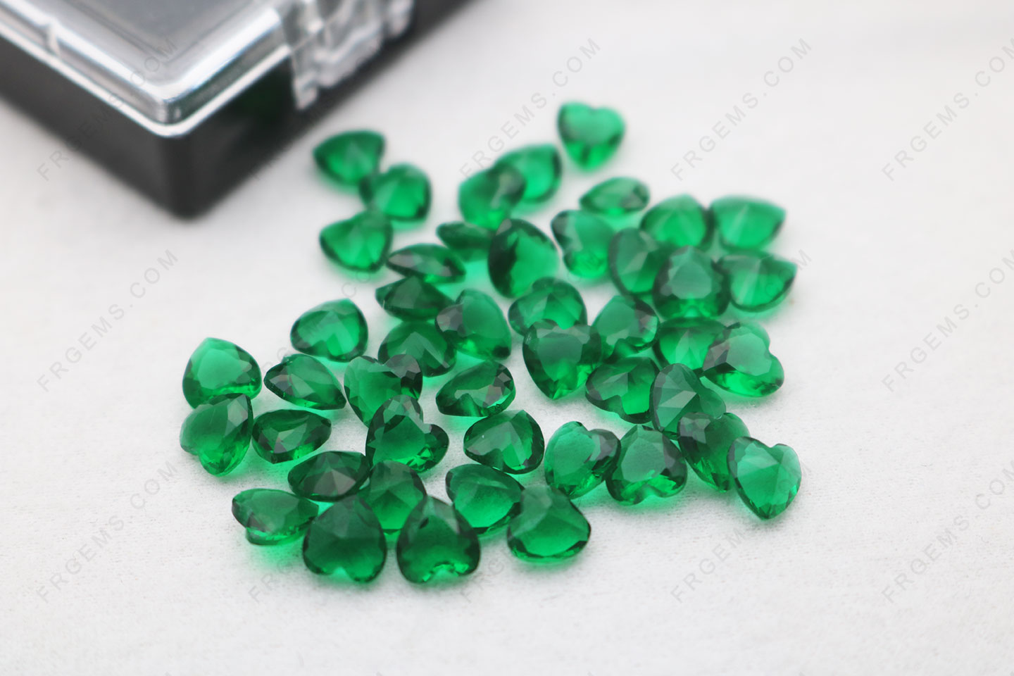 Glass Emerald Green Color BG01# Heart Shape Faceted 6x6mm Loose Gemstones suppliers in China